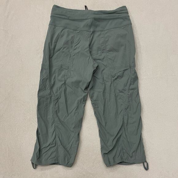 Lululemon Crop Pants in Sage Green Size 6 - Picture 4 of 4